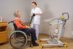 Stand Assist 2620: Ergonomically designed to actively lift in a natural stand-up movement - SureHands Patient lift hoist