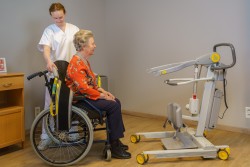 Stand Assist 2620: Ergonomically designed to actively lift in a natural stand-up movement - SureHands Patient lift hoist