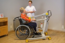 Stand Assist 2620: Ergonomically designed to actively lift in a natural stand-up movement - SureHands Patient lift hoist