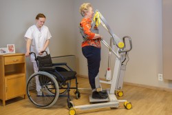 Stand Assist 2620: Ergonomically designed to actively lift in a natural stand-up movement - SureHands Patient lift hoist