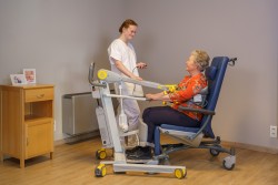 Stand Assist 2620: Ergonomically designed to actively lift in a natural stand-up movement - SureHands Patient lift hoist